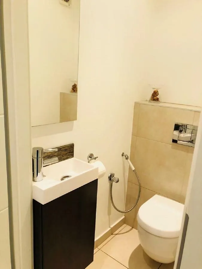 O Palais Des Iles Two Bedroom Cannes Apartman