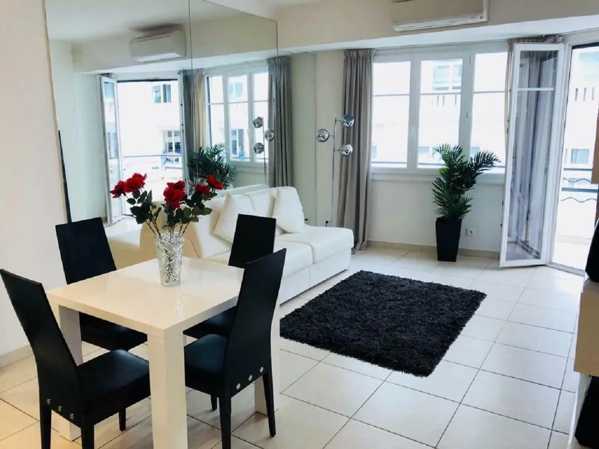O Palais Des Iles Two Bedroom Cannes