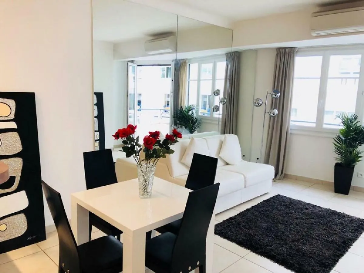 Apartman O Palais Des Iles Two Bedroom Cannes