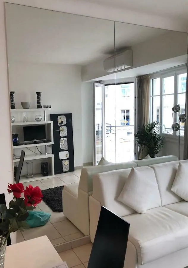 O Palais Des Iles Two Bedroom Cannes 0*,  Franciaország